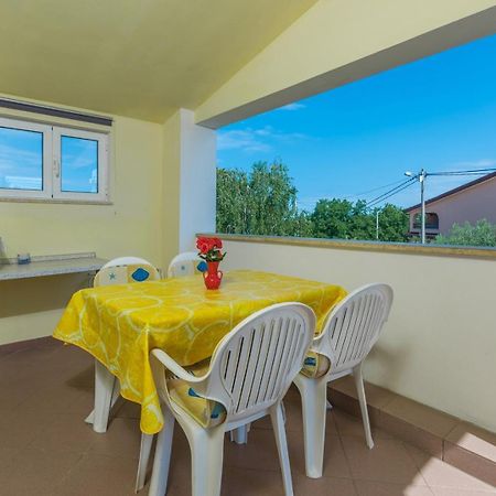 Villa Anita With Common Pool Vrvari Habitación foto
